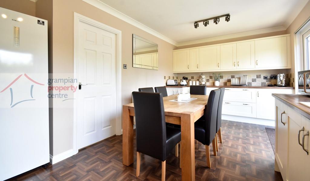 Kitchen 3.JPG