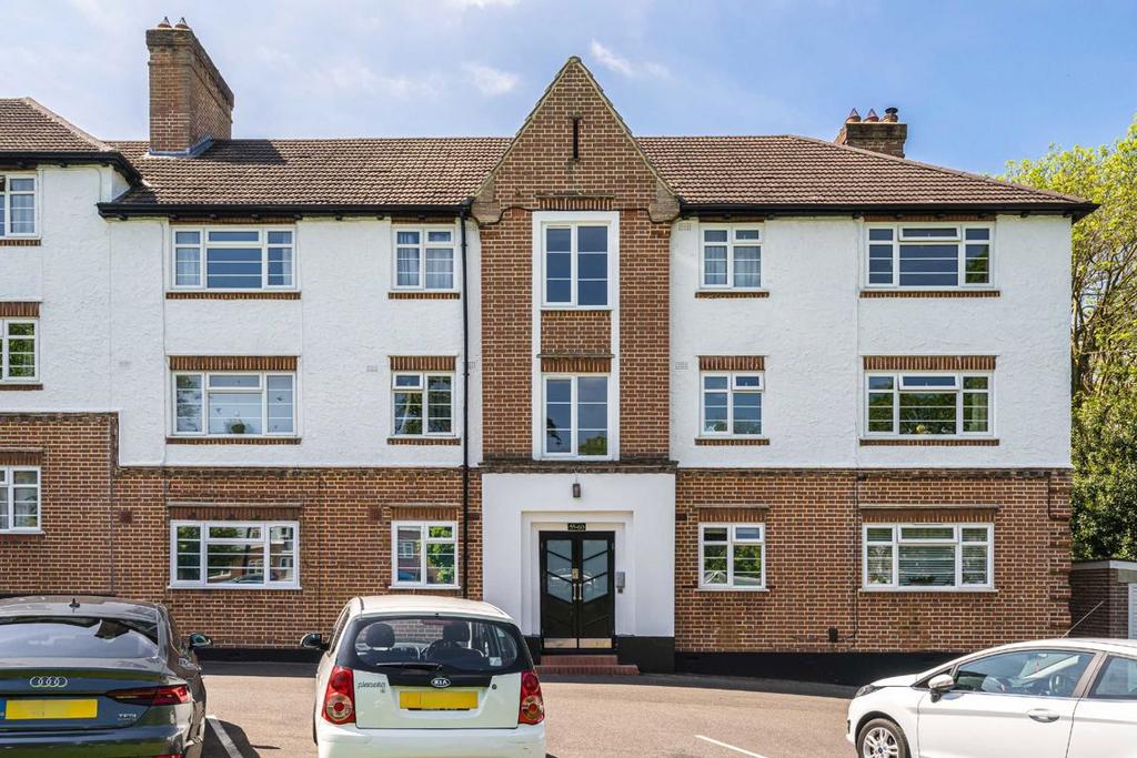 2 Manor Rd Manor Road, Twickenham TW2 2 bed flat - £335,000