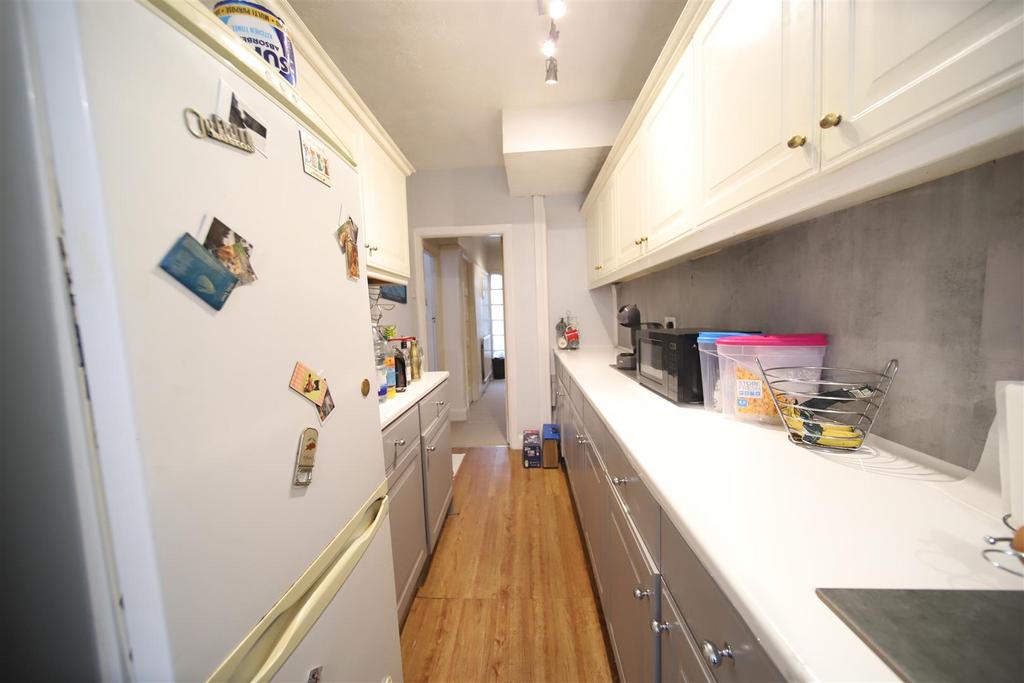 Kitchen --.JPG