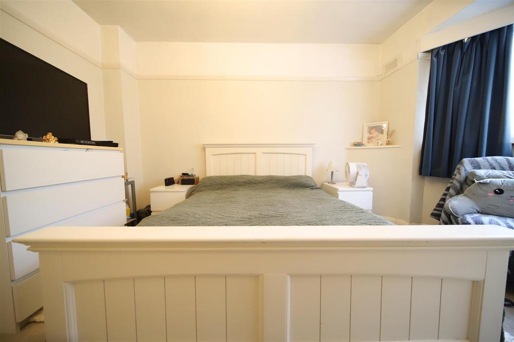 Bedroom 2.JPG