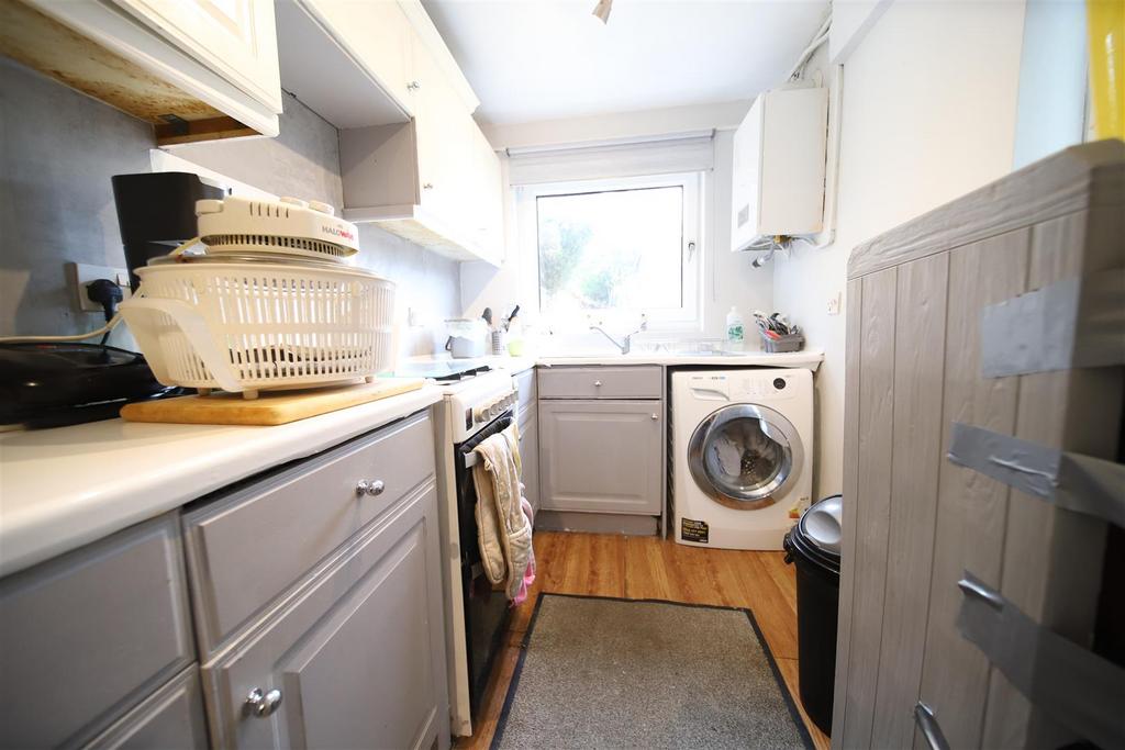 Kitchen ---.JPG
