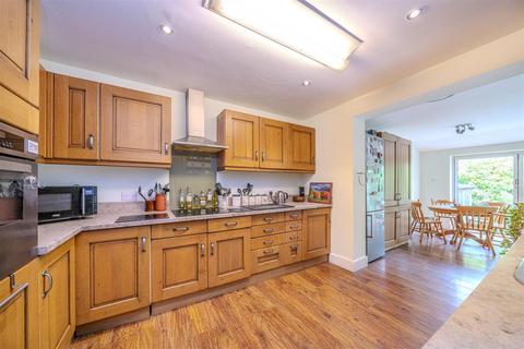 4 bedroom semi-detached house for sale, Harvey Road, Croxley Green