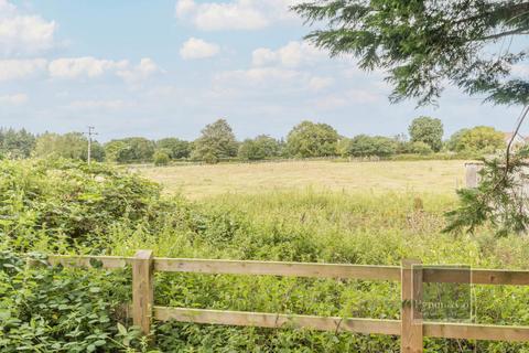 4 bedroom detached house for sale, Taverham Road, Norwich NR10