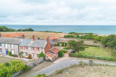 undefined, Characterful Coastal Cottage in Sidestrand
