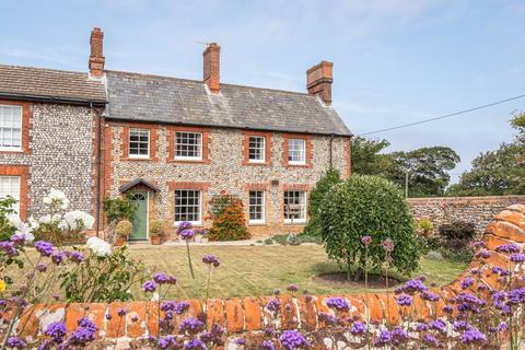 undefined, Characterful Coastal Cottage in Sidestrand