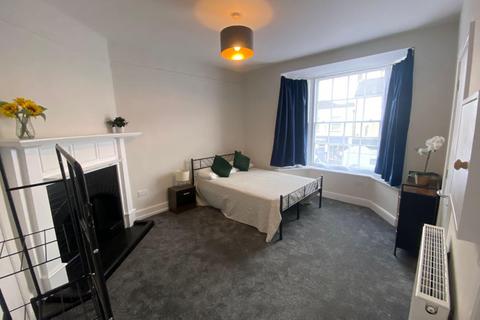 1 bedroom in a house share to rent, High Street, Honiton, Devon EX14