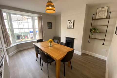 1 bedroom in a house share to rent, High Street, Honiton, Devon EX14