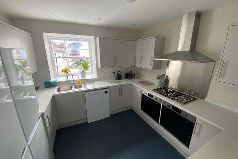 1 bedroom in a house share to rent, High Street, Honiton, Devon EX14