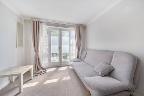 2 bedroom flat to rent, Combermere Road, Stockwell, London, SW9