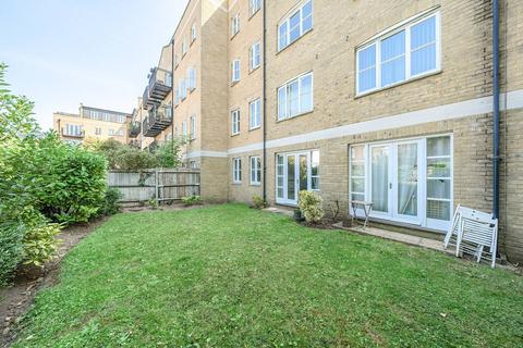 2 bedroom flat to rent, Combermere Road, Stockwell, London, SW9