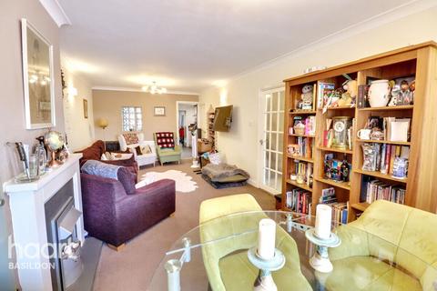 3 bedroom semi-detached house for sale, Pound Lane, Basildon