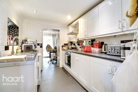 3 bedroom semi-detached house for sale, Pound Lane, Basildon