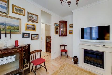 1 bedroom flat to rent, The Terrace, Barnes, London, SW13