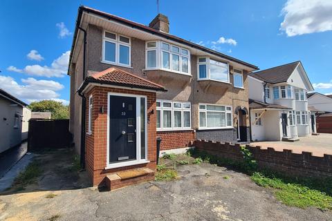 3 bedroom semi-detached house to rent, Oxford Avenue, Hayes