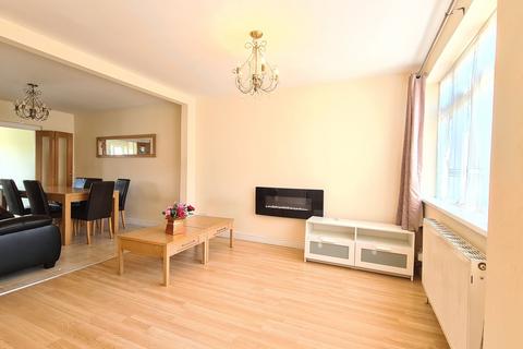 3 bedroom semi-detached house to rent, Oxford Avenue, Hayes