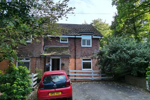 2 bedroom flat for sale, Vale Road, Hawkhurst, Cranbrook, TN18 4DH