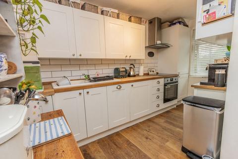 2 bedroom flat for sale, Vale Road, Hawkhurst, Cranbrook, TN18 4DH