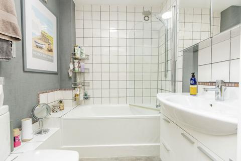 2 bedroom flat for sale, Vale Road, Hawkhurst, Cranbrook, TN18 4DH