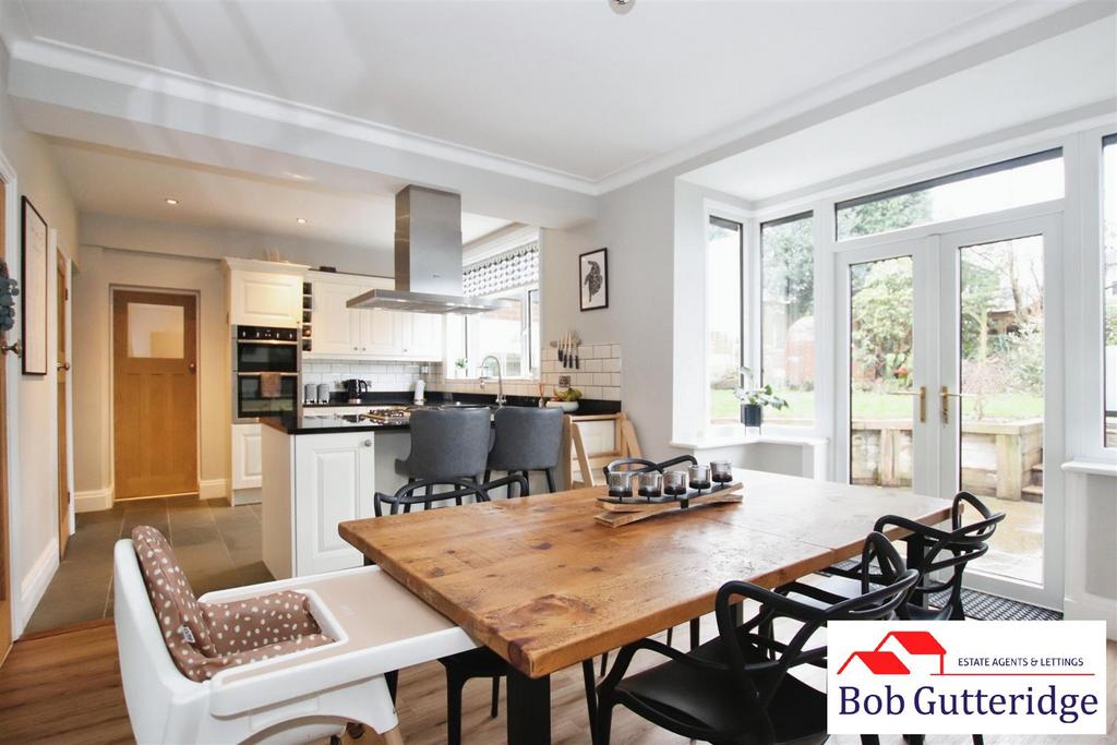 Open plan fitted kitchen/dining room