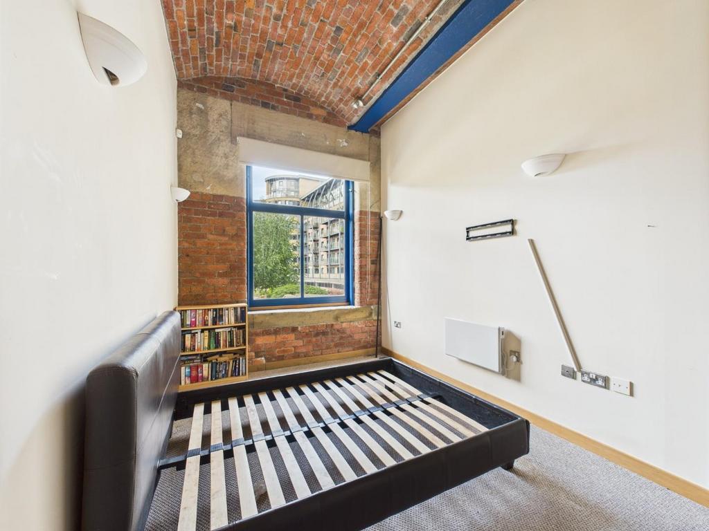 CAM01268 G0-PR0370-STILL006.jpg