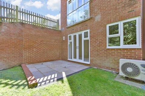 2 bedroom ground floor flat for sale, Ambleside, Caterham CR3