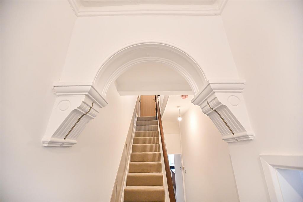 178 Chapel Street Entrance Hall (1).jpg