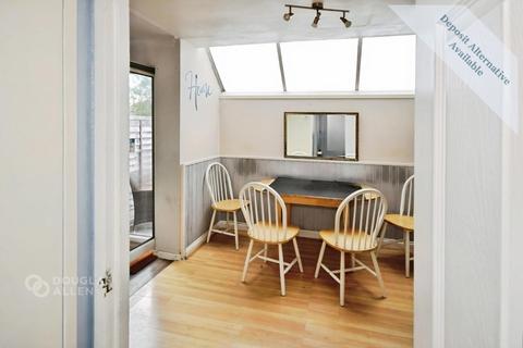 3 bedroom terraced house to rent, Elizabeth Way Basildon SS15