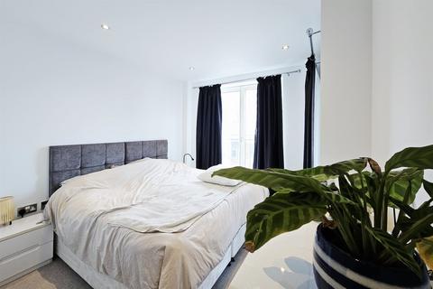 2 bedroom apartment to rent, London SE8