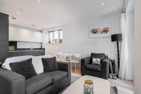 2 bedroom apartment to rent, London SE8