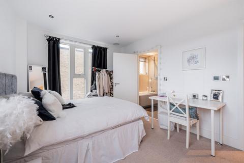 2 bedroom apartment to rent, London SE8