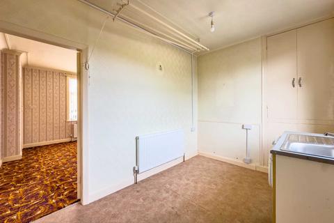 3 bedroom terraced house for sale, Welwyn Avenue, Batley