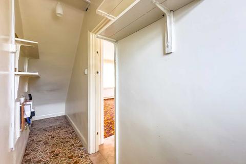 3 bedroom terraced house for sale, Welwyn Avenue, Batley