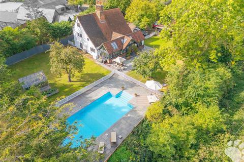 4 bedroom detached house for sale, Highlands Road, Wickford SS11
