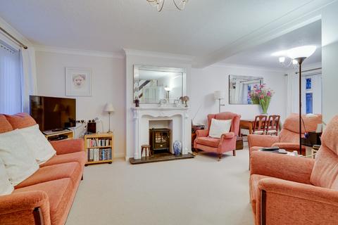 18 Broad Leas, St Ives, PE27 5QB