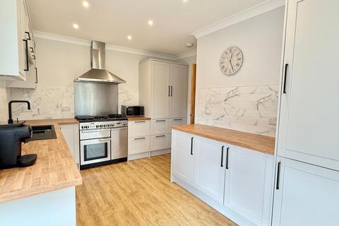 4 bedroom detached bungalow for sale, Highfield Road, Ringwood, BH24 1RQ