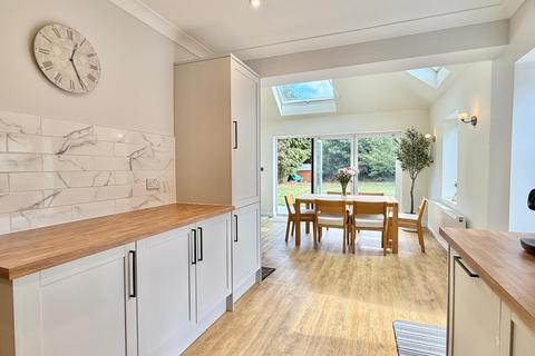 4 bedroom detached bungalow for sale, Highfield Road, Ringwood, BH24 1RQ