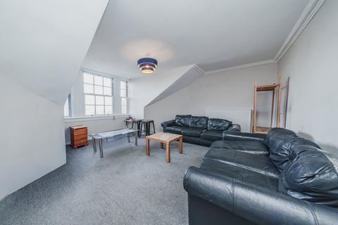 4 bedroom flat to rent, Broughton Place, Edinburgh, EH1