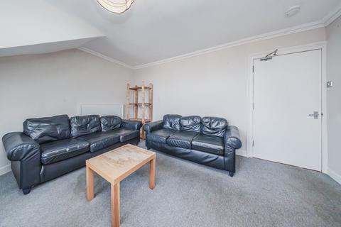 4 bedroom flat to rent, Broughton Place, Edinburgh, EH1