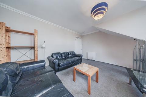 4 bedroom flat to rent, Broughton Place, Edinburgh, EH1