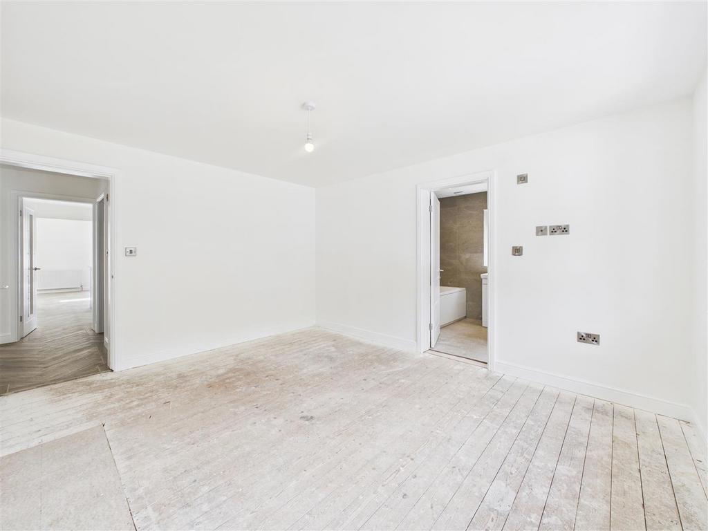 CAM05476 G0-PR0030-STILL011.jpg