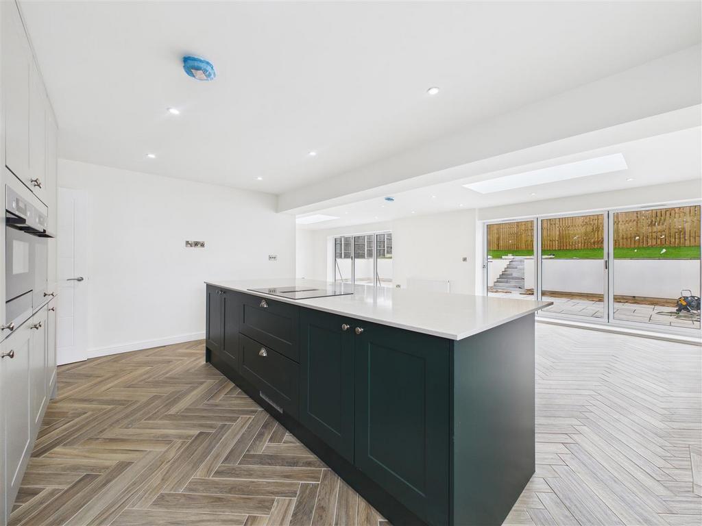 CAM05476 G0-PR0030-STILL026.jpg