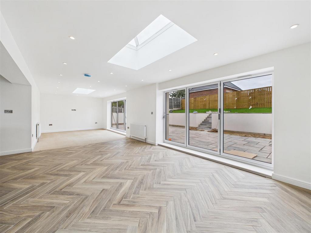 CAM05476 G0-PR0030-STILL027.jpg