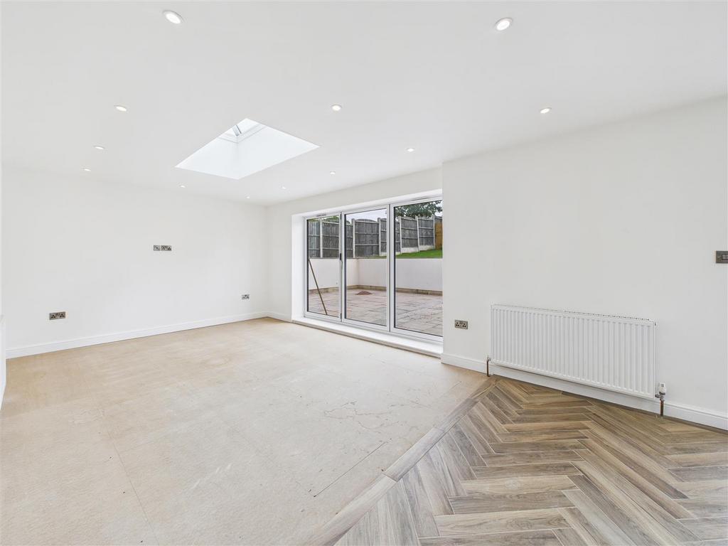 CAM05476 G0-PR0030-STILL019.jpg