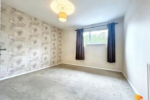 2 bedroom flat for sale, The Bourne, Bovingdon, HP3