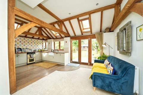 102 Cross Road, Albrighton, Wolverhampton, WV7 3QP