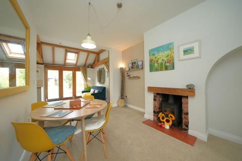 102 Cross Road, Albrighton, Wolverhampton, WV7 3QP