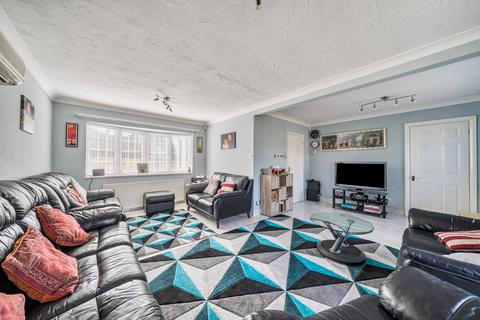 13 Newlyn Close, Uxbridge, UB8 3PA
