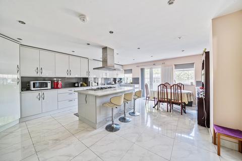 13 Newlyn Close, Uxbridge, UB8 3PA
