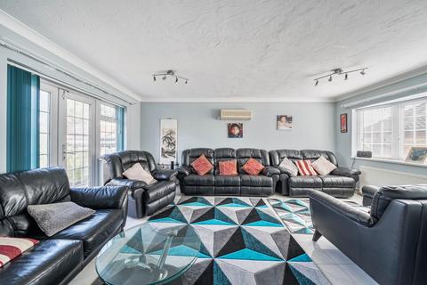 13 Newlyn Close, Uxbridge, UB8 3PA