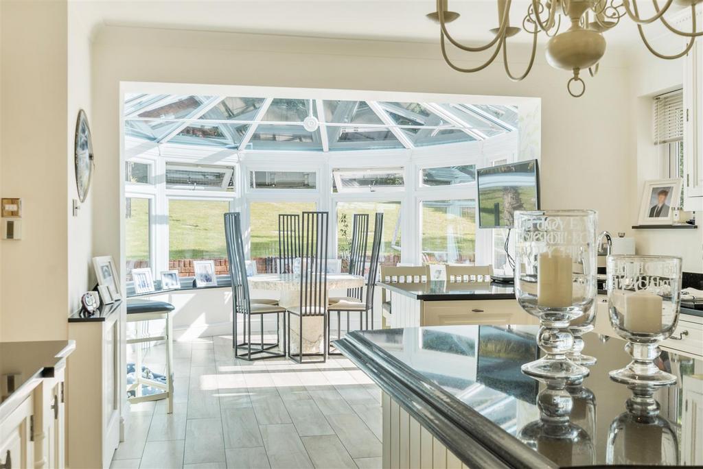 Kitchen/Conservatory